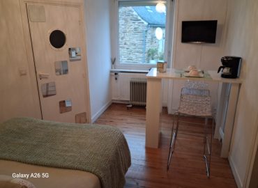 Chambre d'hôtes randonneurs Saint Barbe Plestin les greves fenêtre